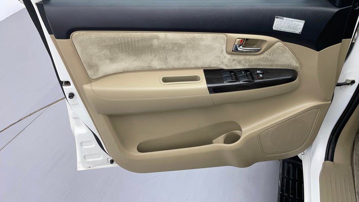 TOYOTA FORTUNER-Driver Side Door Panels Controls