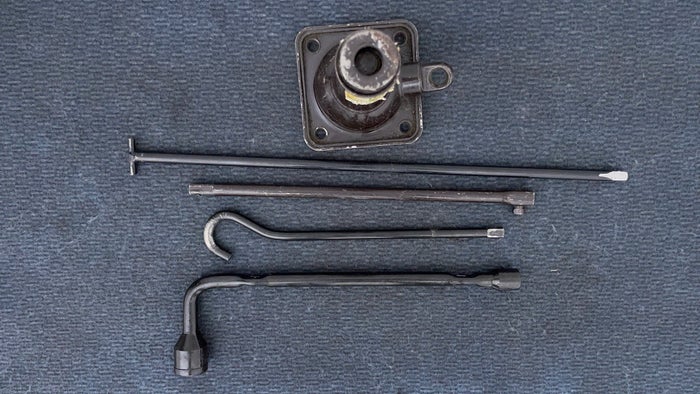 TOYOTA FORTUNER-Tool Kit