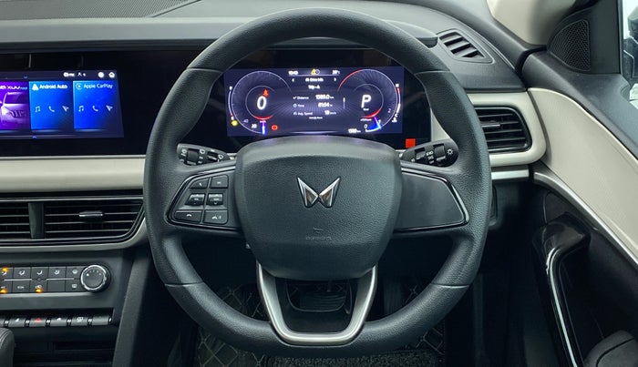 2022 Mahindra XUV700 AX 5 P AT 5 STR, Petrol, Automatic, 1,588 km, Steering Wheel Close Up