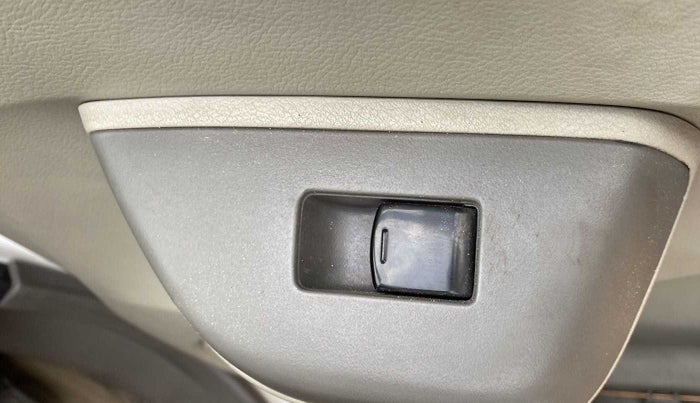 2014 Datsun Go T, Petrol, Manual, 36,932 km, Right front window switch / handle - Power window makes minor noise