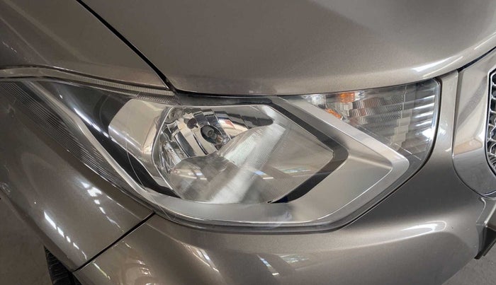 2016 Datsun Redi Go S, Petrol, Manual, 61,761 km, Right headlight - Clamp has minor damage