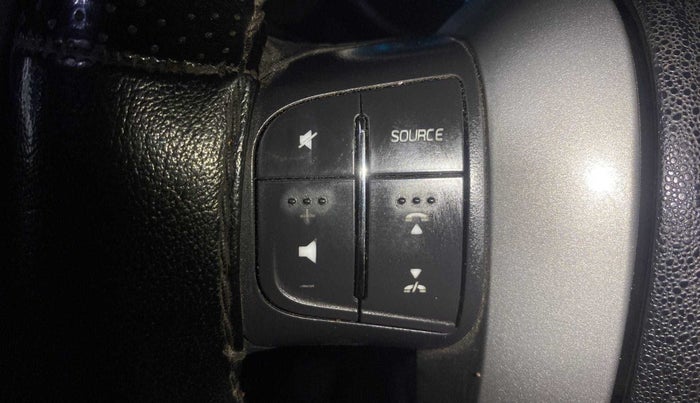 2015 Mahindra XUV500 W6, Diesel, Manual, 97,702 km, Steering wheel - Phone control not functional