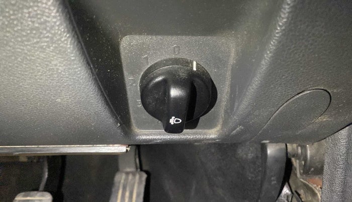 2016 Renault Duster 85 PS RXL, Diesel, Manual, 1,00,583 km, Dashboard - Headlight height adjustment not working