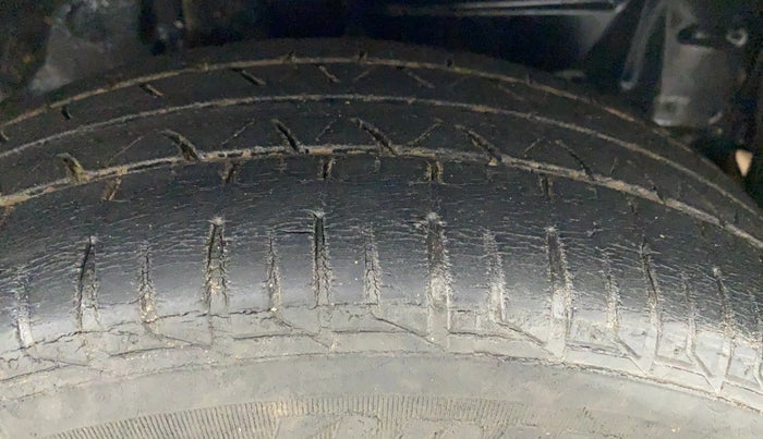 2012 Toyota Etios Liva G, Petrol, Manual, 63,341 km, Right Front Tyre Tread