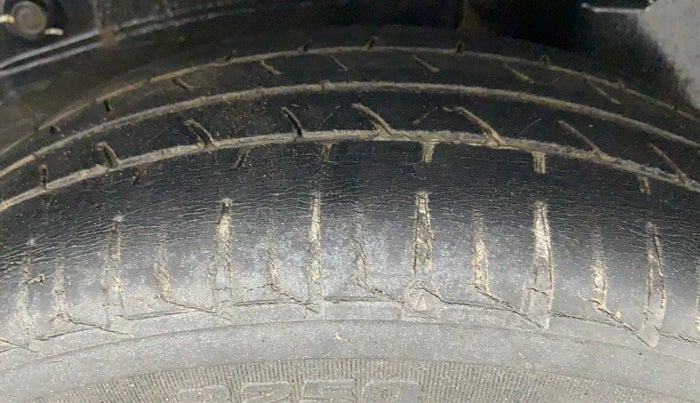 2012 Toyota Etios Liva G, Petrol, Manual, 63,341 km, Left Rear Tyre Tread
