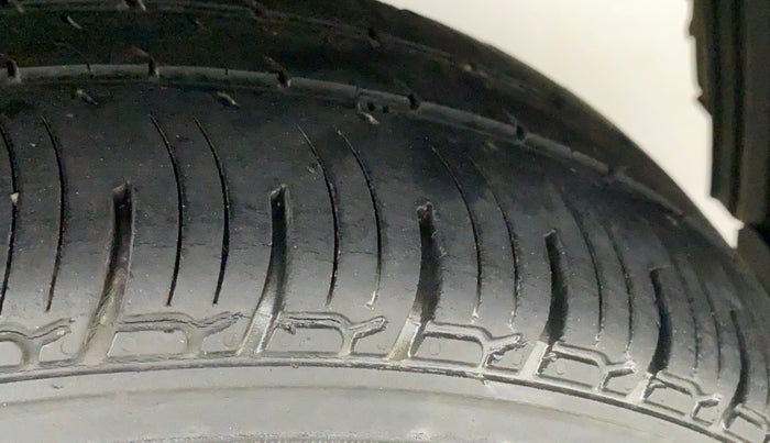 2018 Mahindra KUV 100 NXT K2 6 STR, Petrol, Manual, 51,108 km, Left Rear Tyre Tread