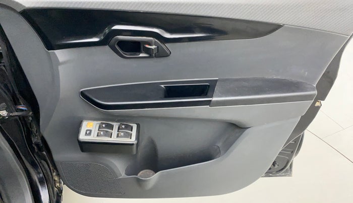 2018 Mahindra KUV 100 NXT K2 6 STR, Petrol, Manual, 51,108 km, Driver Side Door Panels Control