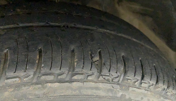 2018 Mahindra KUV 100 NXT K2 6 STR, Petrol, Manual, 51,108 km, Left Front Tyre Tread
