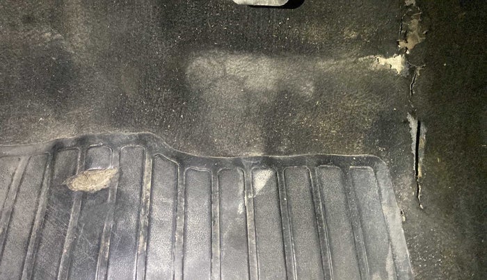2015 Renault Duster 85 PS RXL, Diesel, Manual, 97,735 km, Flooring - Carpet is minor damage