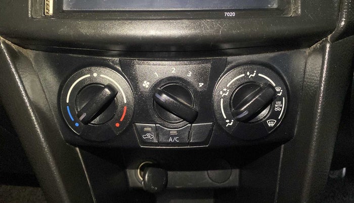 2014 Maruti Swift VDI, Diesel, Manual, 78,352 km, AC Unit - Directional switch has minor damage