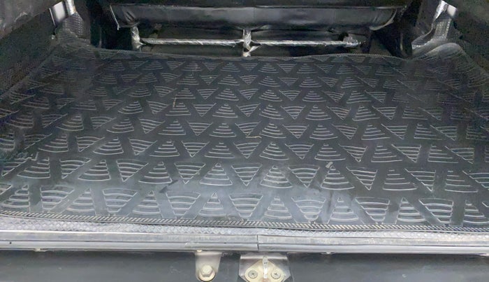2018 Maruti Eeco 5 STR WITH AC PLUSHTR, Petrol, Manual, 13,396 km, Boot Inside