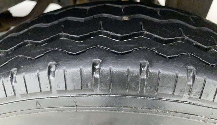 2018 Maruti Eeco 5 STR WITH AC PLUSHTR, Petrol, Manual, 13,421 km, Left Rear Tyre Tread