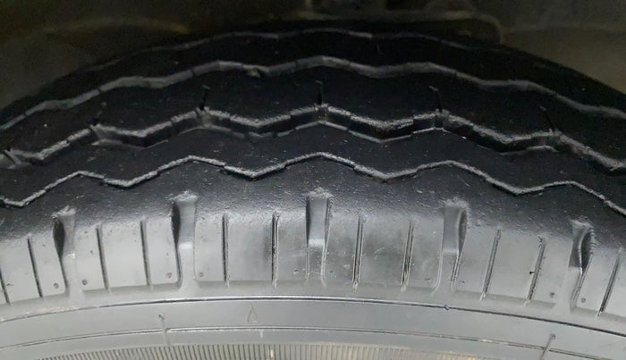 2018 Maruti Eeco 5 STR WITH AC PLUSHTR, Petrol, Manual, 13,421 km, Right Front Tyre Tread