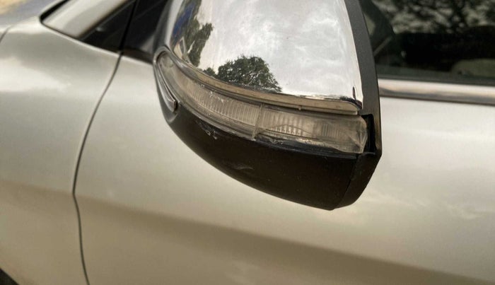 2016 Hyundai New Elantra 2.0 SX MT PETROL, Petrol, Manual, 72,615 km, Left rear-view mirror - Indicator light has minor damage