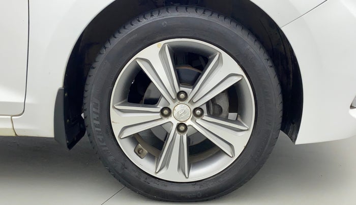 2017 Hyundai Verna 1.6 CRDI SX + AT, Diesel, Automatic, 81,948 km, Right Front Wheel