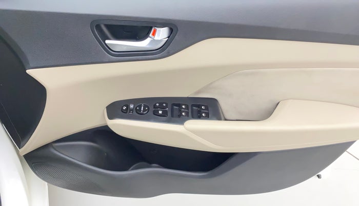 2017 Hyundai Verna 1.6 CRDI SX + AT, Diesel, Automatic, 81,948 km, Driver Side Door Panels Control