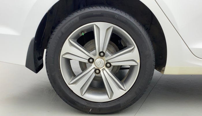 2017 Hyundai Verna 1.6 CRDI SX + AT, Diesel, Automatic, 81,948 km, Right Rear Wheel