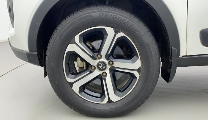 2022 Tata NEXON XZA PLUS (O) PETROL DUAL TONE, Petrol, Automatic, 17,665 km, Left Front Wheel