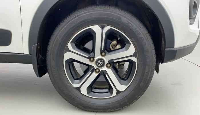 2022 Tata NEXON XZA PLUS (O) PETROL DUAL TONE, Petrol, Automatic, 17,665 km, Right Front Wheel