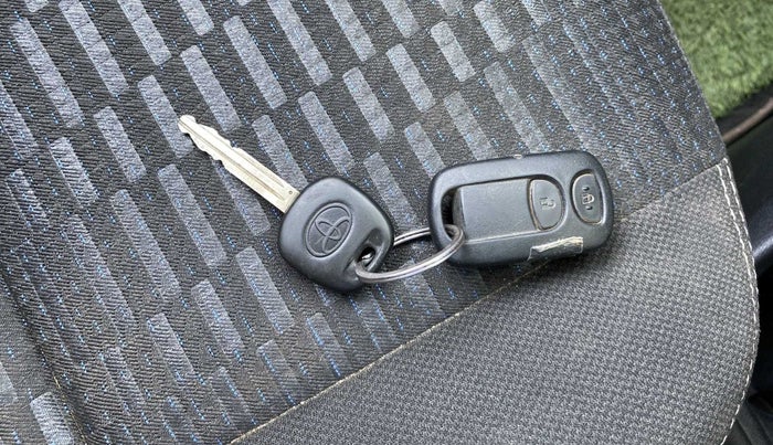 2018 Toyota Etios CROSS 1.2 G, Petrol, Manual, 63,510 km, Lock system - Dork lock functional only from remote key