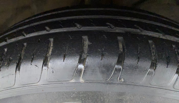 2018 Maruti Swift VXI, Petrol, Manual, 29,581 km, Right Front Tyre Tread