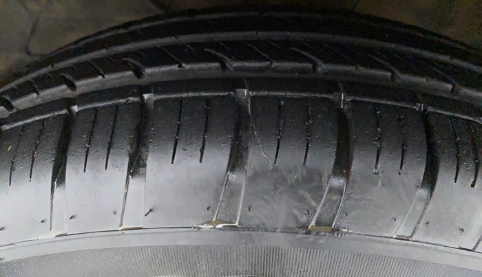 2018 Maruti Swift VXI, Petrol, Manual, 29,581 km, Left Front Tyre Tread