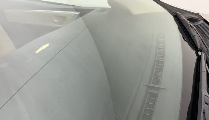 2017 Toyota Corolla Altis GL PETROL, Petrol, Manual, 63,769 km, Front windshield - Minor spot on windshield