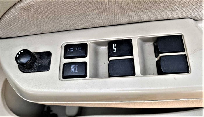 2014 Maruti Swift Dzire VXI, Petrol, Manual, 69,273 km, Right front window switch / handle - Master window function not working