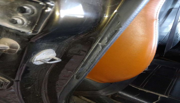 2016 Renault Kwid RXT 0.8, Petrol, Manual, 77,065 km, Driver-side door - Beading has minor damage