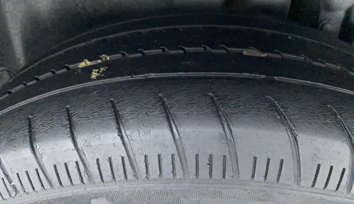 2017 Maruti Swift ZXI, Petrol, Manual, 68,083 km, Left Rear Tyre Tread