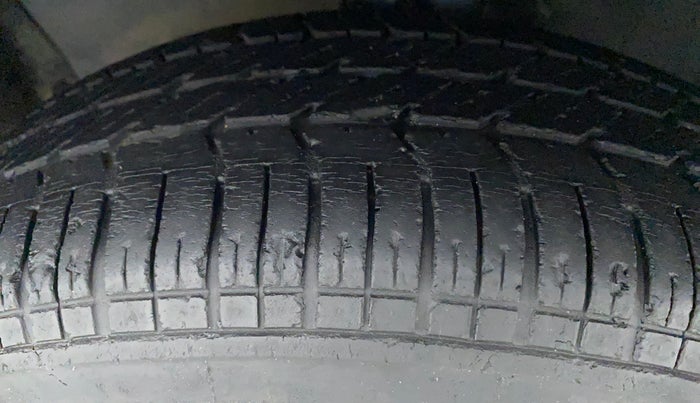 2013 Maruti Ritz VXI, Petrol, Manual, 41,529 km, Left Front Tyre Tread