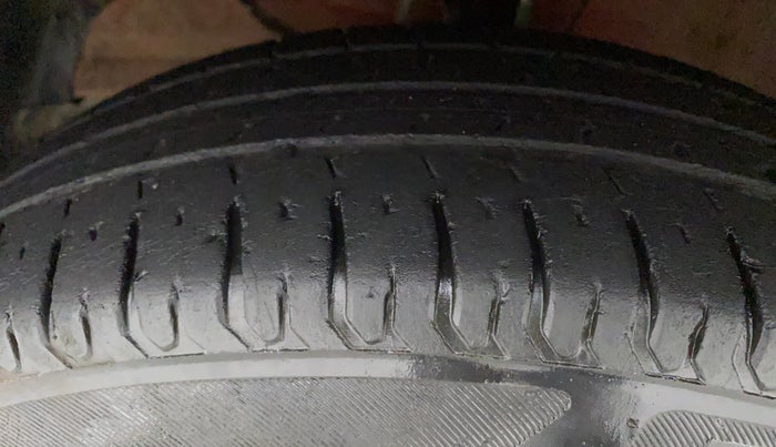 2019 Maruti Swift VXI, Petrol, Manual, 29,270 km, Left Front Tyre Tread