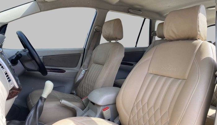 2014 Toyota Innova 2.5 VX 7 STR, Diesel, Manual, 64,779 km, Right Side Front Door Cabin
