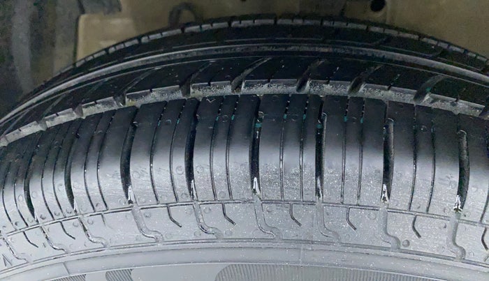 2017 Maruti Swift VXI, Petrol, Manual, 53,486 km, Left Front Tyre Tread