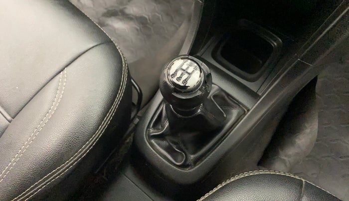 2017 Maruti Swift VXI, Petrol, Manual, 53,486 km, Gear lever - Knob has minor damage