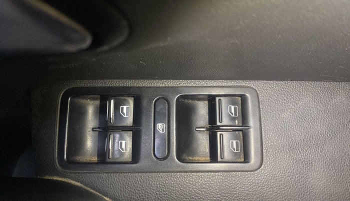 2014 Volkswagen Polo COMFORTLINE 1.5L, Diesel, Manual, 71,036 km, Right front window switch / handle - Power window makes minor noise