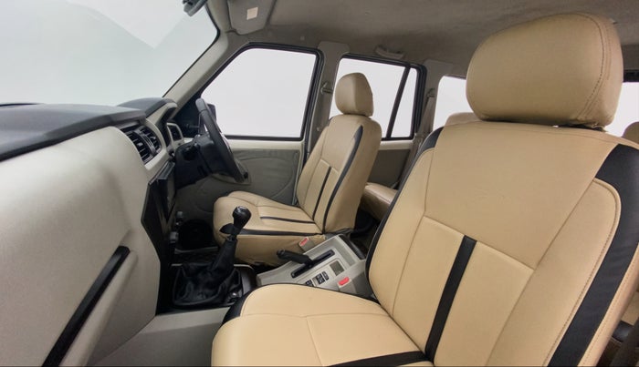 2015 Mahindra Scorpio S4, Diesel, Manual, 79,112 km, Right Side Front Door Cabin