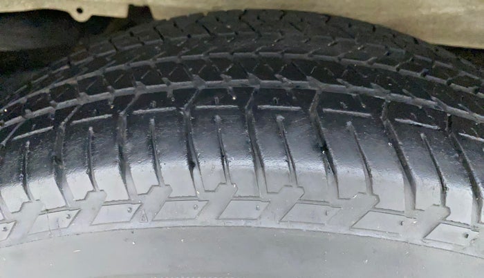 2015 Mahindra Scorpio S4, Diesel, Manual, 79,112 km, Right Rear Tyre Tread