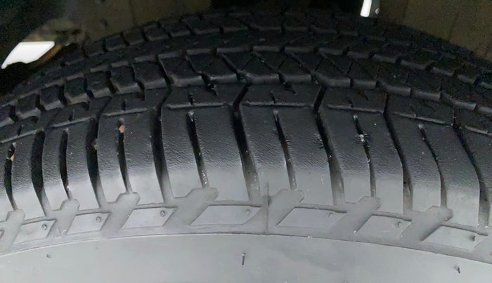 2015 Mahindra Scorpio S4, Diesel, Manual, 79,112 km, Right Front Tyre Tread