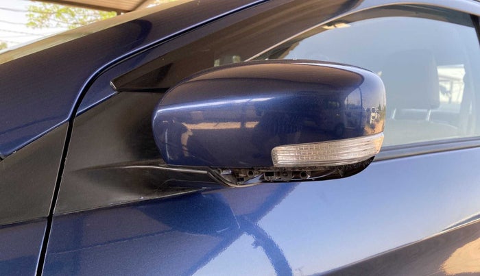 2018 Maruti Ciaz DELTA 1.5 SHVS MT PETROL, Petrol, Manual, 52,130 km, Left rear-view mirror - Cover has minor damage