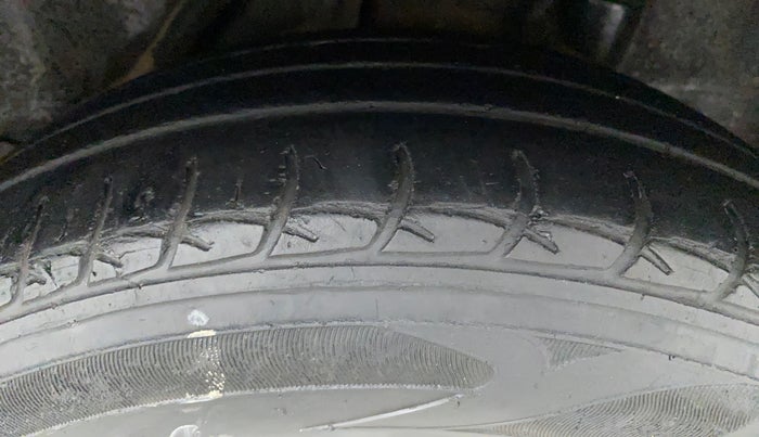 2015 Honda Brio S MT, Petrol, Manual, 88,555 km, Left Rear Tyre Tread
