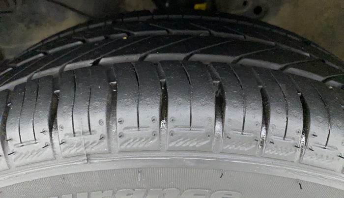 2015 Honda Brio S MT, Petrol, Manual, 88,555 km, Left Front Tyre Tread