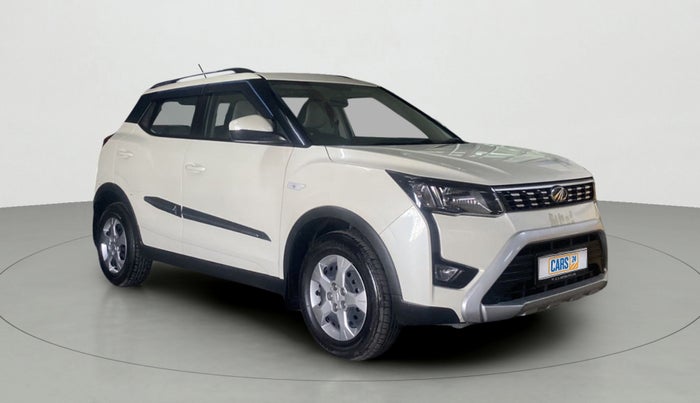2022 Mahindra XUV300 W6 1.5 DIESEL, Diesel, Manual, 9,234 km, Right Front Diagonal