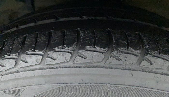 2018 Maruti Ertiga VDI SHVS, Diesel, Manual, 66,972 km, Left Front Tyre Tread