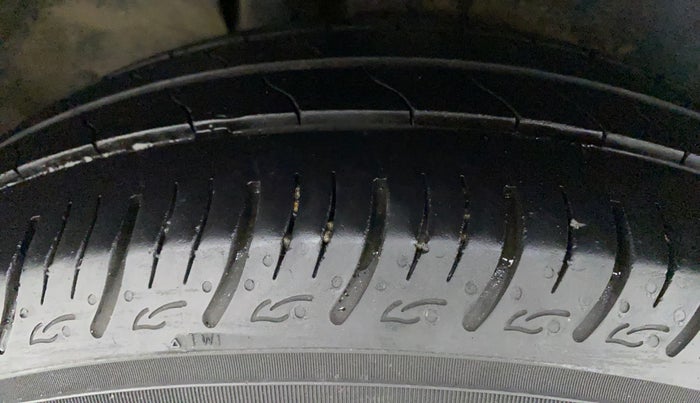 2018 Maruti Ertiga VDI SHVS, Diesel, Manual, 66,972 km, Right Rear Tyre Tread