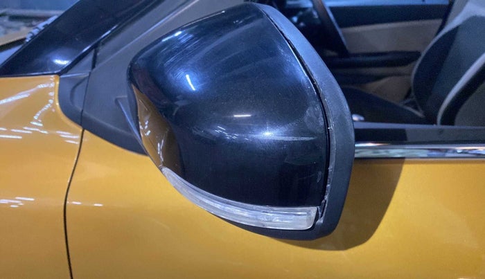 2021 Renault TRIBER RXZ DUAL TONE, Petrol, Manual, 24,236 km, Left rear-view mirror - Indicator light has minor damage