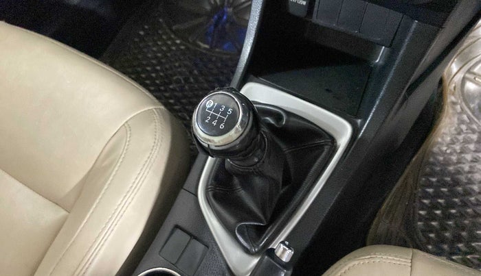 2015 Toyota Corolla Altis G PETROL, Petrol, Manual, 99,679 km, Gear lever - Knob cover torn