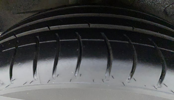 2020 Toyota YARIS G MT, CNG, Manual, 47,284 km, Right Rear Tyre Tread