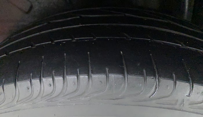 2020 Toyota YARIS G MT, CNG, Manual, 47,284 km, Left Rear Tyre Tread