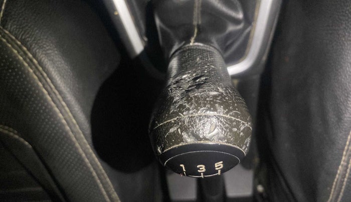 2018 Maruti Swift VXI, Petrol, Manual, 97,229 km, Gear lever - Knob has minor damage